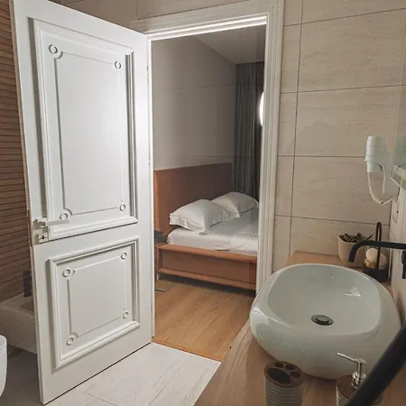 Grand Mirage מלון 4*