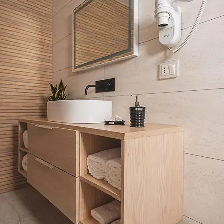 Grand Mirage מלון