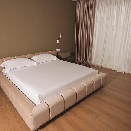 Grand Mirage מלון