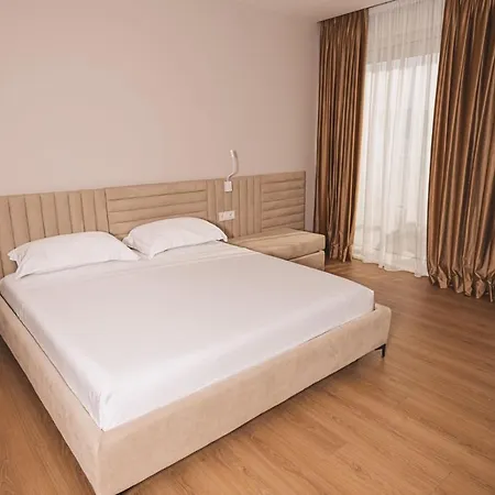 Grand Mirage فلورا