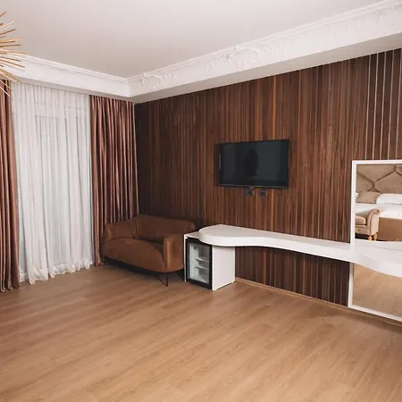 Grand Mirage