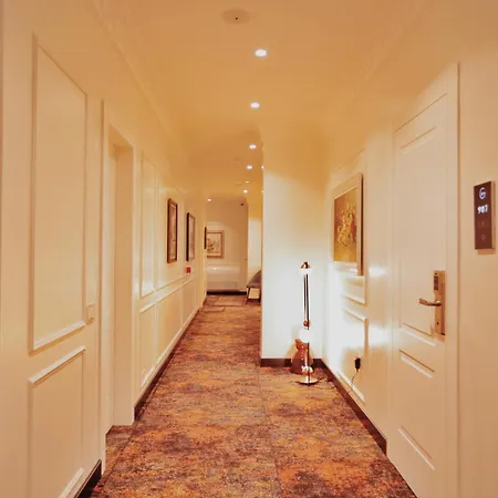 Grand Mirage فلورا