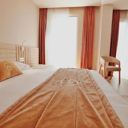 Hotel Grand Mirage