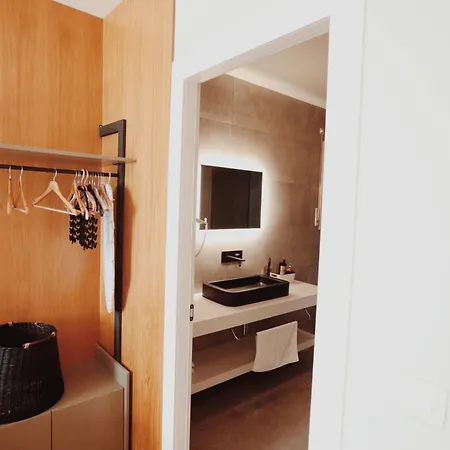 Grand Mirage فلورا